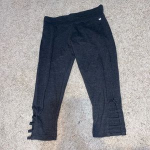 Cute gray Capri leggings!!